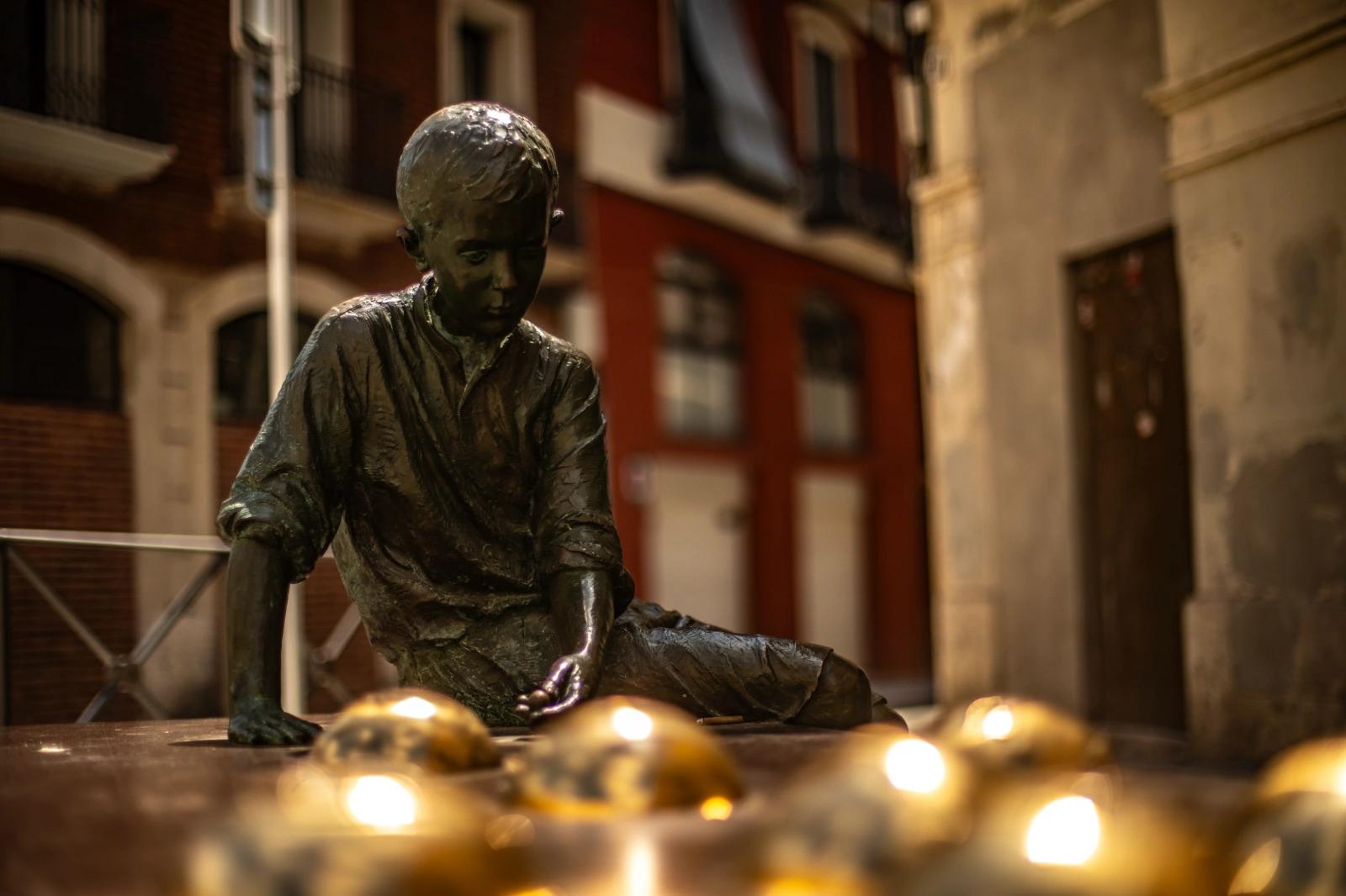 estatua gaudi adolescente en reus